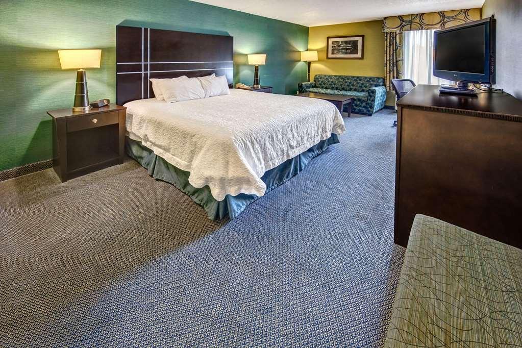 Hampton Inn Greensburg Room photo