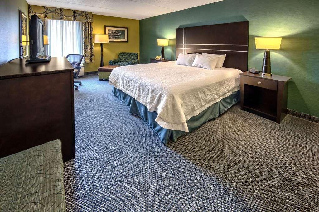 Hampton Inn Greensburg Room photo
