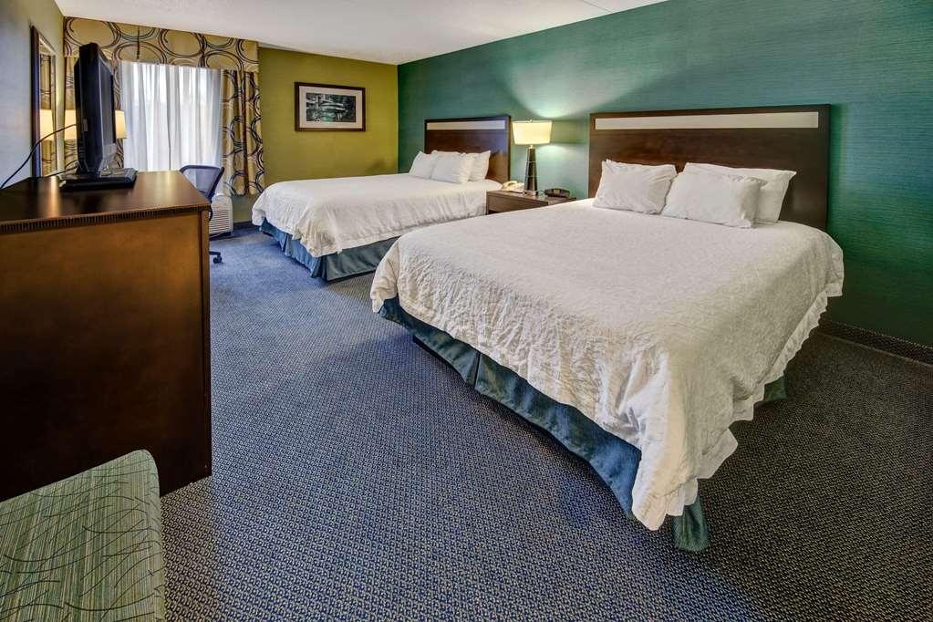 Hampton Inn Greensburg Room photo