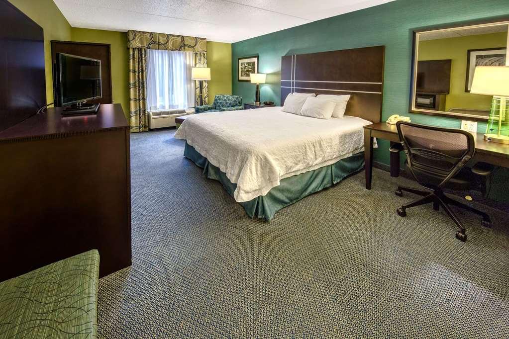 Hampton Inn Greensburg Room photo