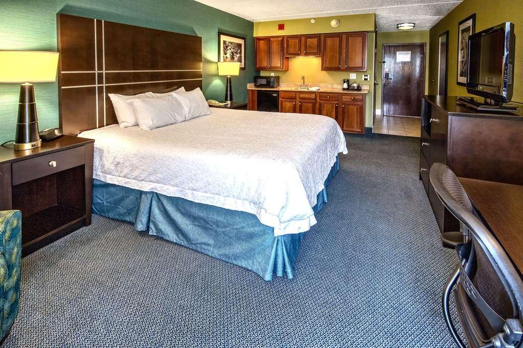 Hampton Inn Greensburg Room photo