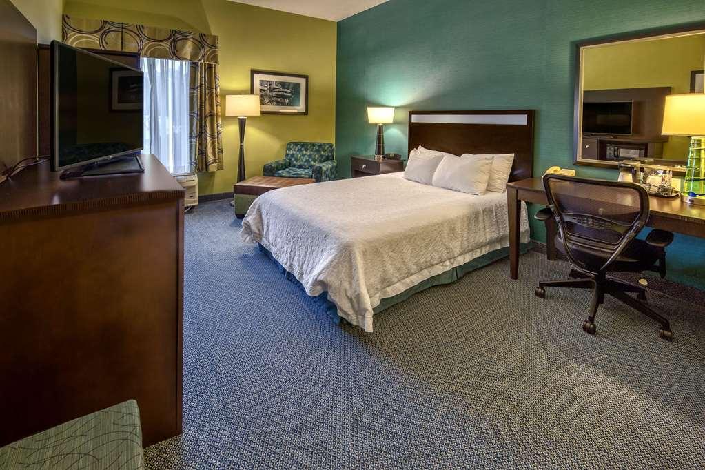 Hampton Inn Greensburg Room photo
