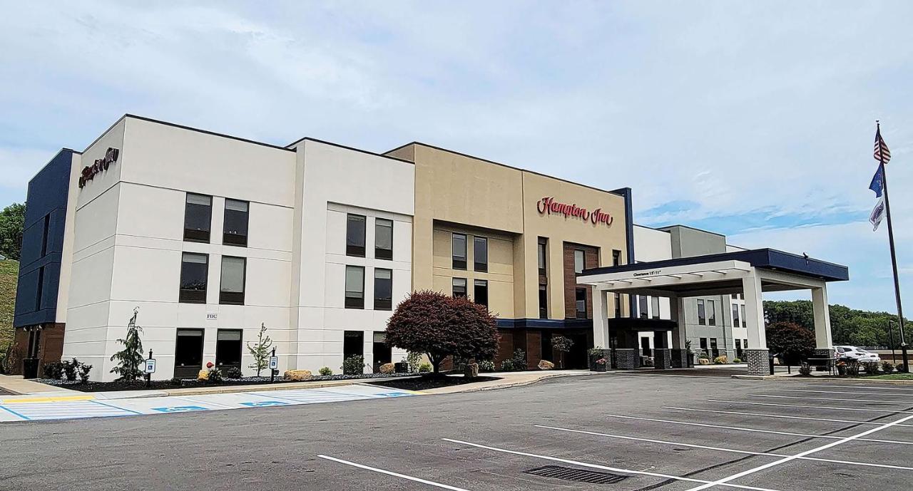 Hampton Inn Greensburg Exterior photo