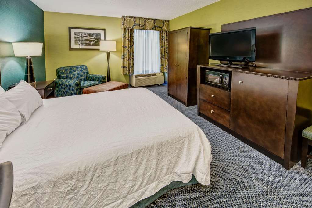 Hampton Inn Greensburg Room photo