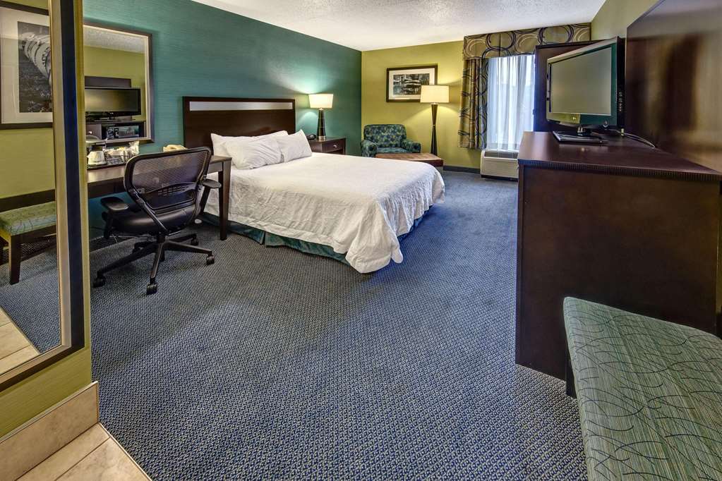 Hampton Inn Greensburg Room photo
