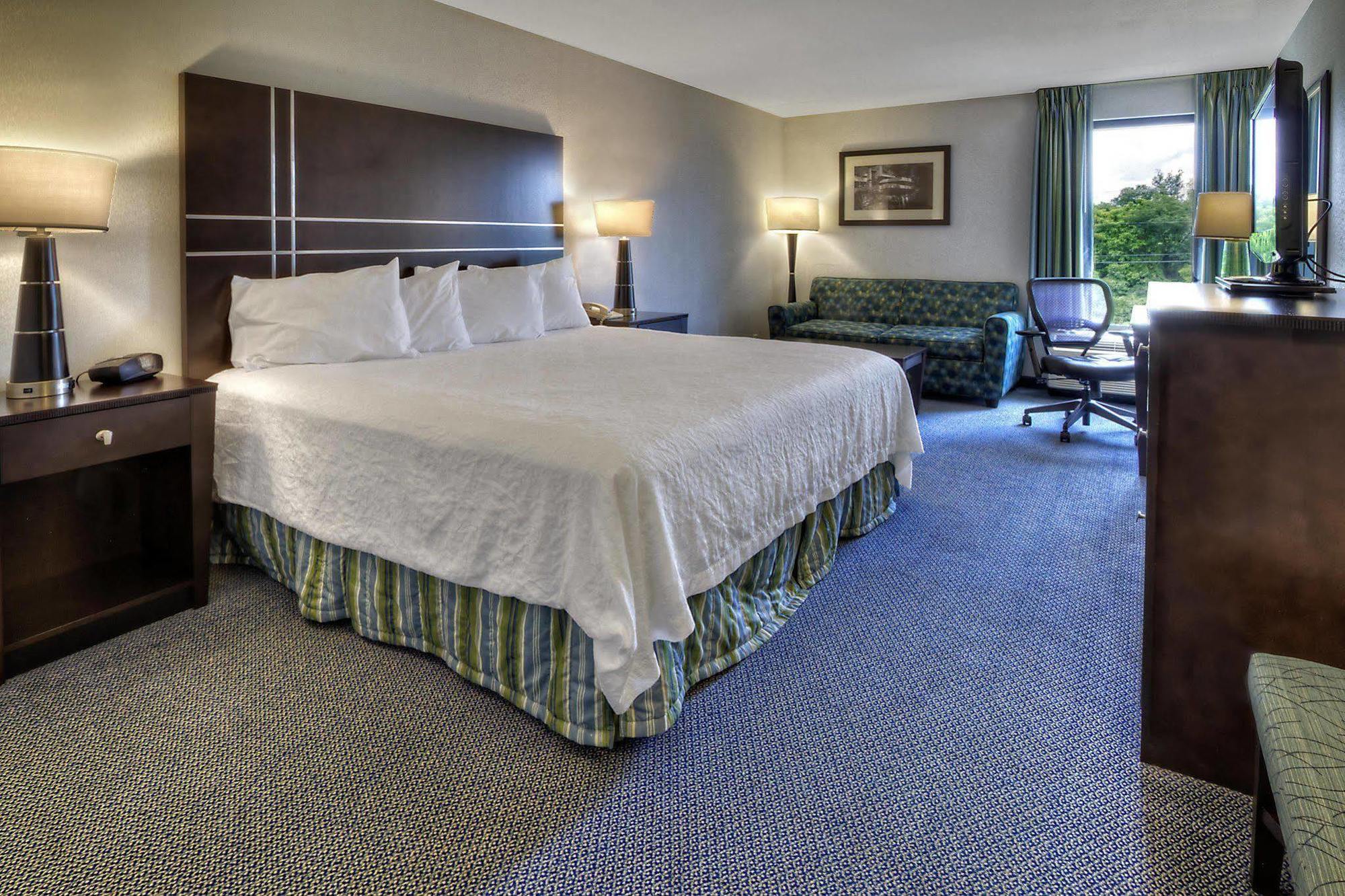 Hampton Inn Greensburg Exterior photo