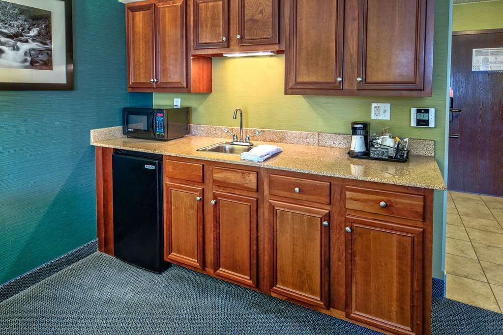 Hampton Inn Greensburg Room photo