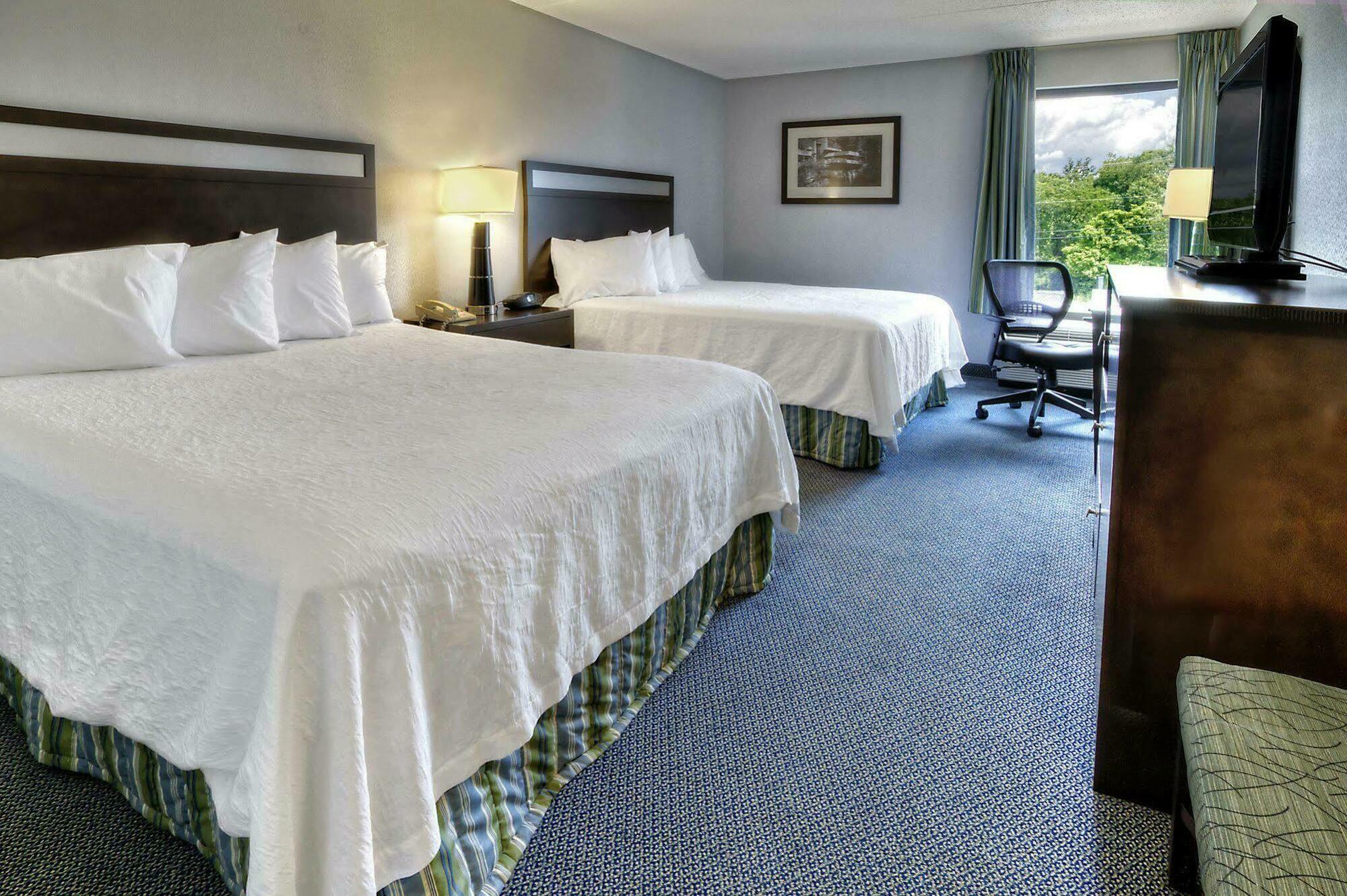 Hampton Inn Greensburg Exterior photo